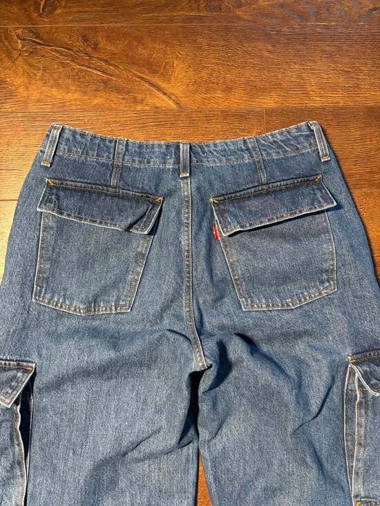 Levi's 94’ Baggy Cargo Jeans - Picture 6 of 11